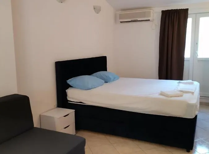 Dine Apartment